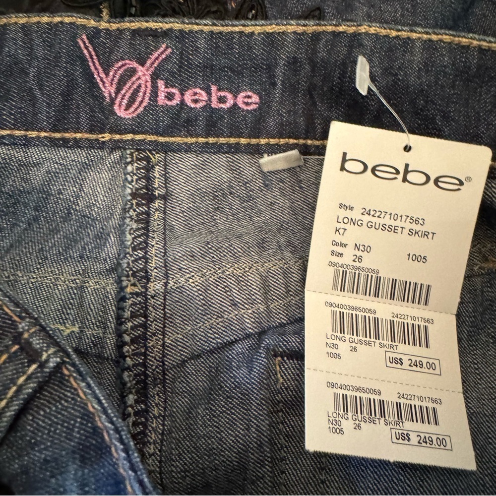 ❣️SOLD ❣️BEBE Lace Appliqué Long Gusset True Indigo Denim Skirt. Size 26. 40”L - Picture 12 of 17